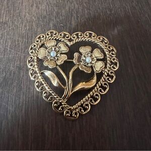 Vintage Heart Shaped Pin Brooch Gold Tone Faux Pearl Flower
